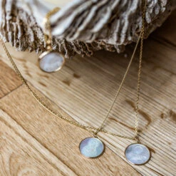 Médaille Vierge à L'enfant - Amour Maternel - Or Jaune 18ct & Nacre 11 Médaille Vierge à L'enfant - Amour Maternel - Or Jaune 18ct & Nacre -Maison de la Médaille Soldes 1erKDOMEDAILLES 25sur131 product