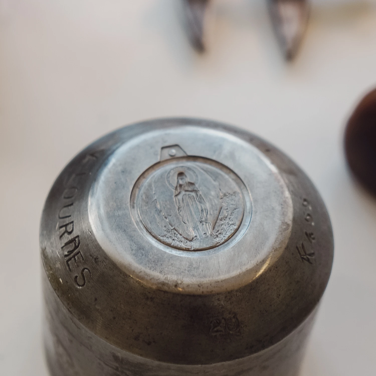 Médaille Vierge De Lourdes - Or Jaune 18ct 4 Médaille Vierge De Lourdes - Or Jaune 18ct – Image 2