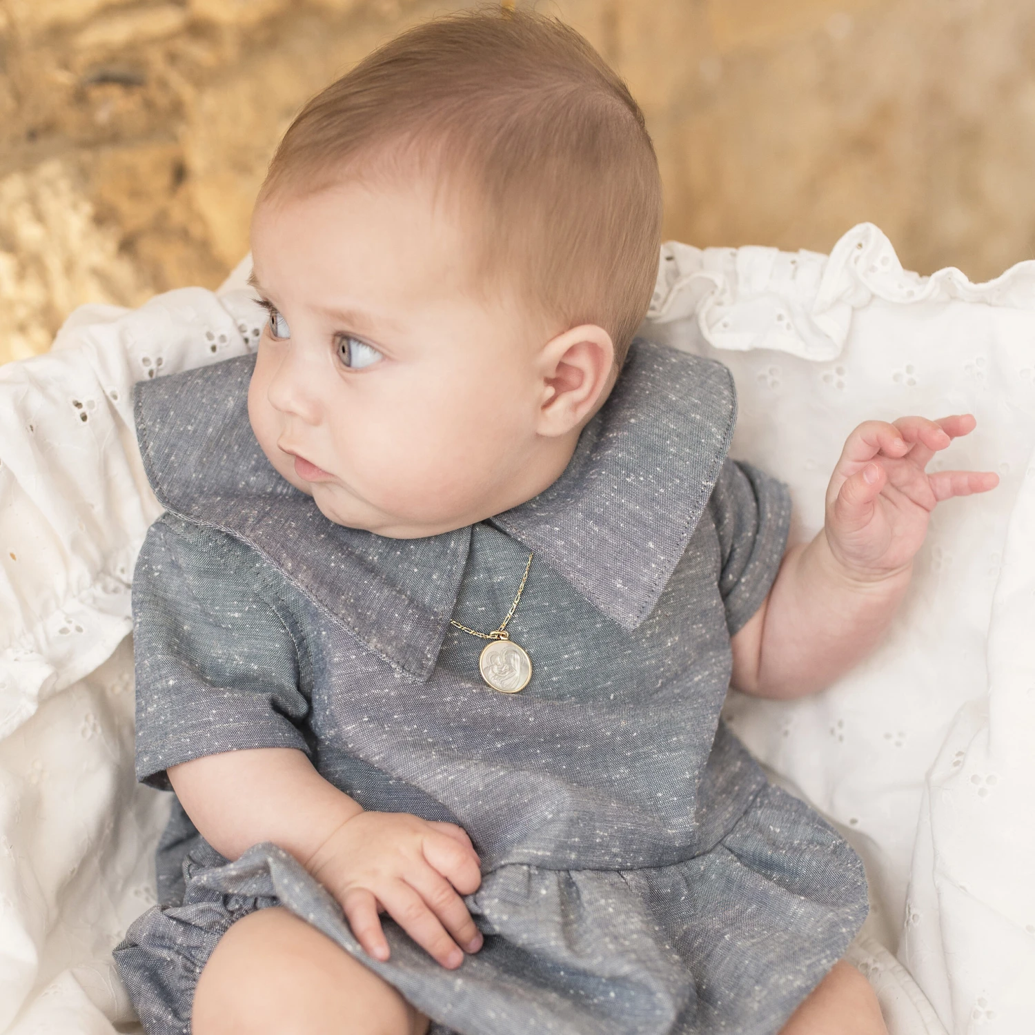 Médaille Médaille Notre Dame De Douceur - Or Jaune 18ct & Nacre 4 Médaille Médaille Notre Dame De Douceur - Or Jaune 18ct & Nacre – Image 2