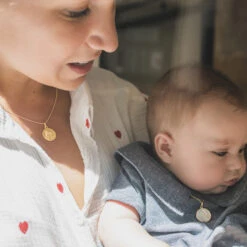 Médaille Notre Dame Du Rosaire - Or Jaune 9ct 7 Médaille Notre Dame Du Rosaire - Or Jaune 9ct -Maison de la Médaille Soldes M MDM48NAC MDM56 29a FC product