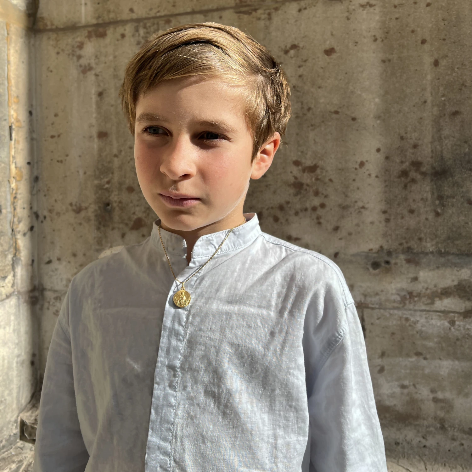 Médaille Vierge Aux Colombes - Or Jaune 9ct 4 Médaille Vierge Aux Colombes - Or Jaune 9ct – Image 2