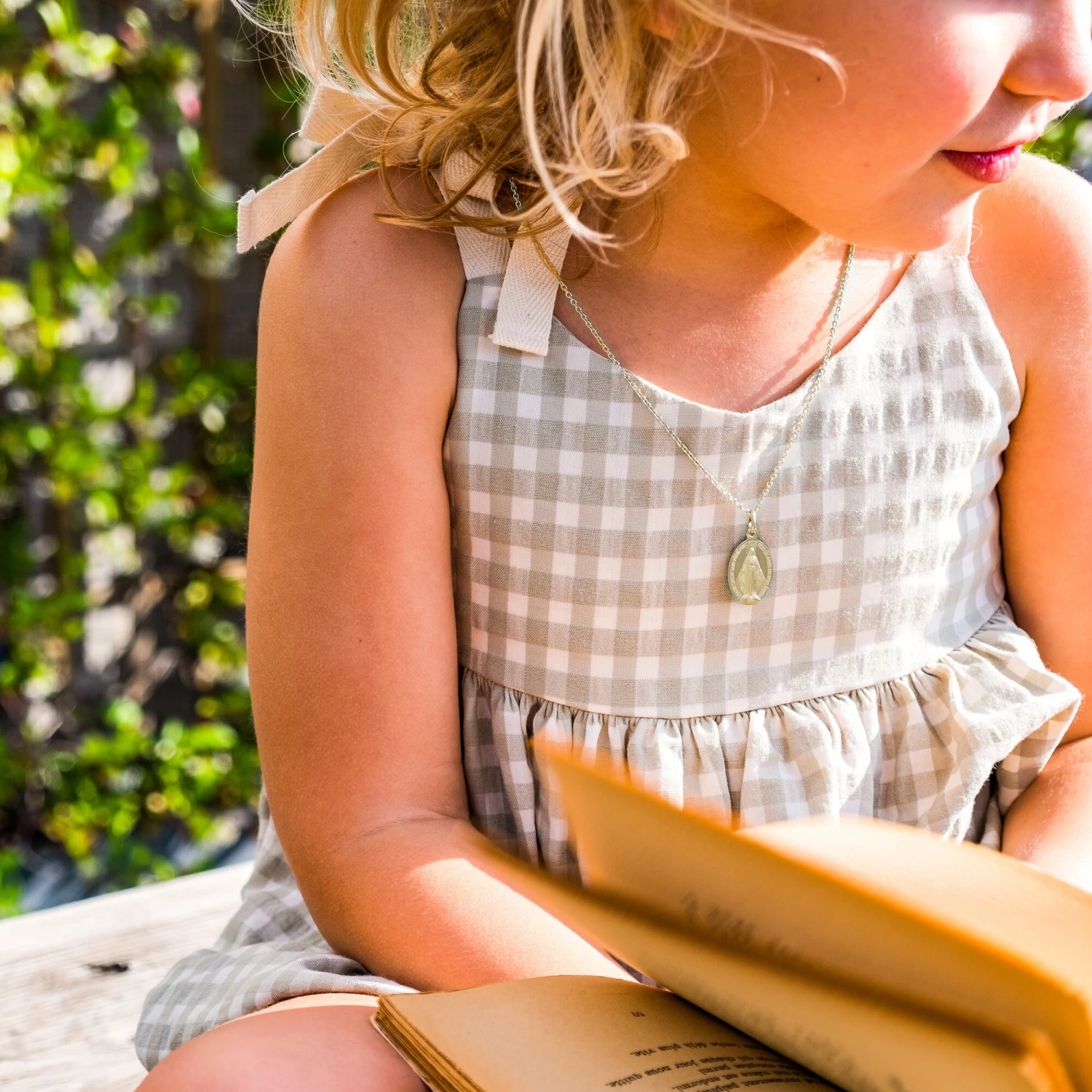 Médaille Vierge Miraculeuse Personnalisable - Or Blanc 18ct 5 Médaille Vierge Miraculeuse Personnalisable - Or Blanc 18ct – Image 3