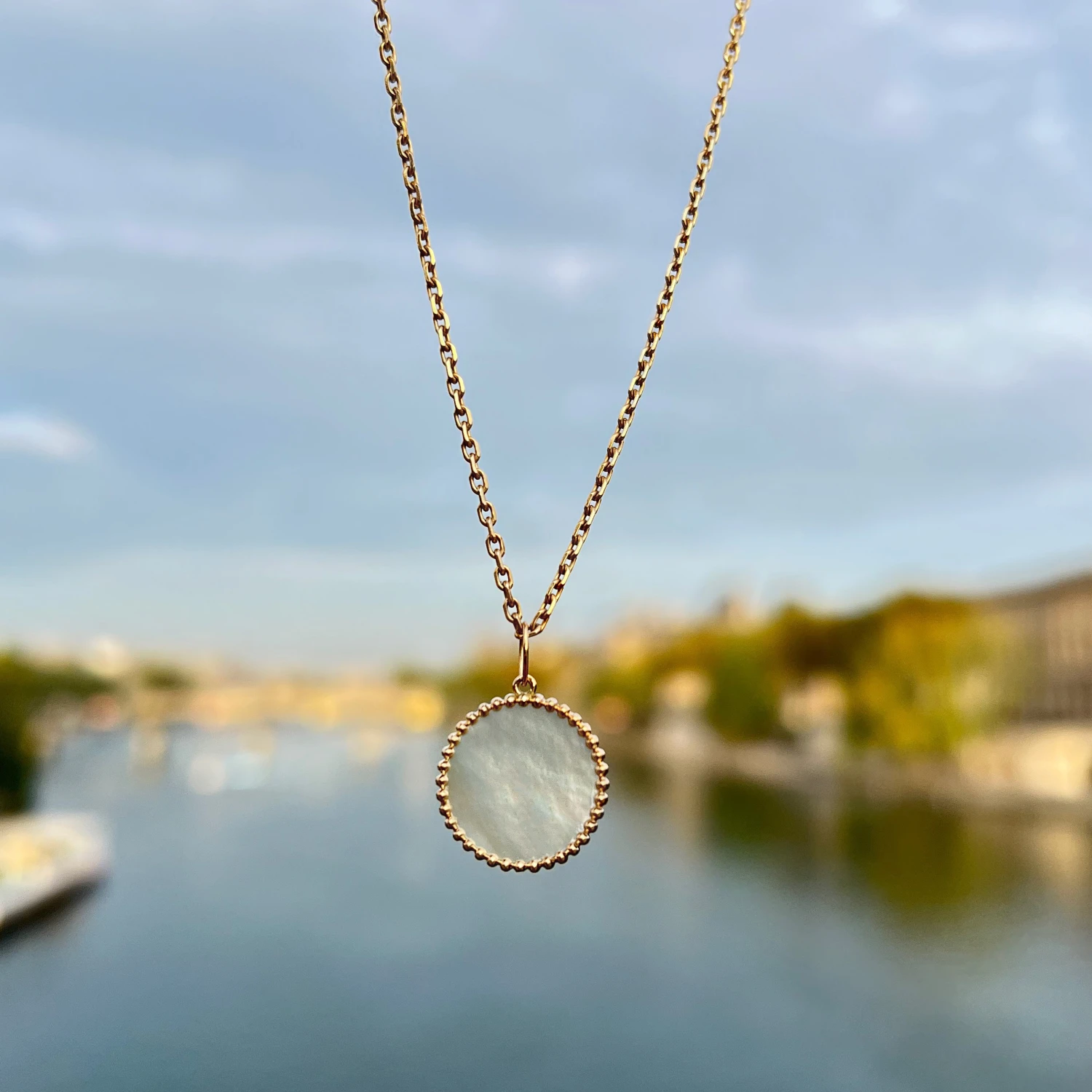 Médaille Boules & Nacre - Or Jaune 18ct 4 Médaille Boules & Nacre - Or Jaune 18ct – Image 2