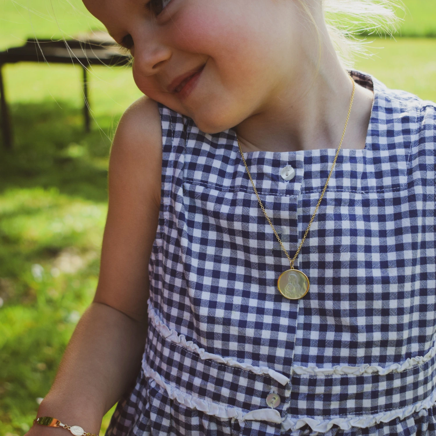 Médaille Vierge Mère Du Créateur - Or Jaune 18ct & Nacre 4 Médaille Vierge Mère Du Créateur - Or Jaune 18ct & Nacre – Image 2